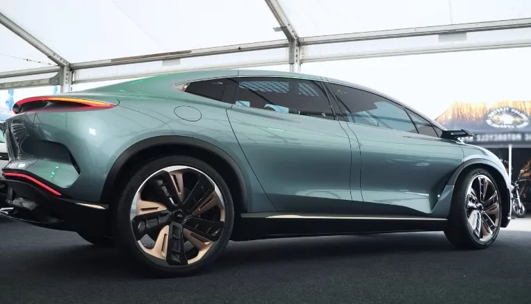 Aehra SUV, close up view
