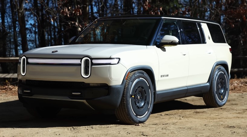 Rivian R1S commands attention with its bold presence