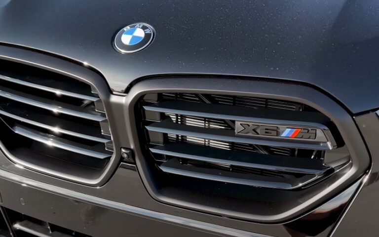 BMW X6M front grille, close up view