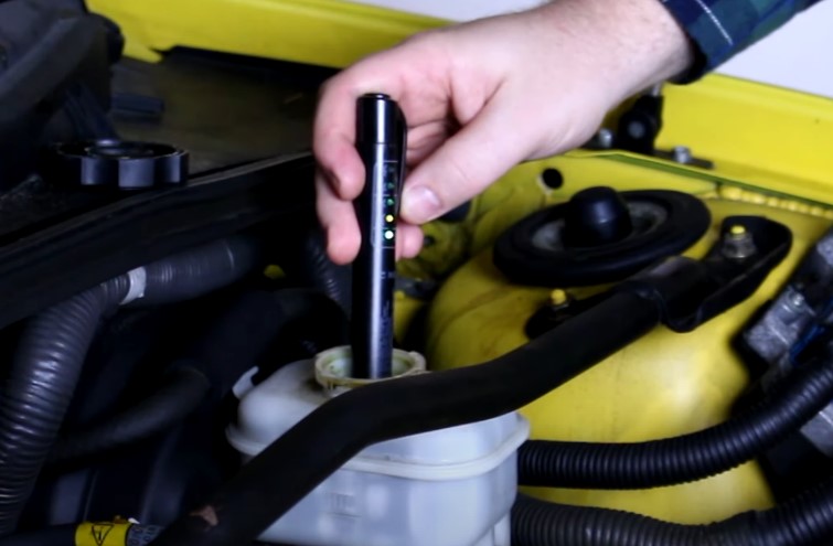 Checking fluid levels with a digital dipstick