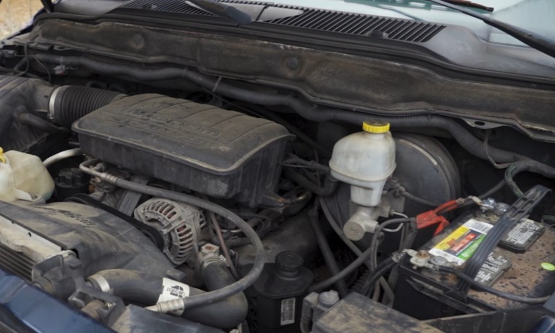 4.7 V8 engine, close up view